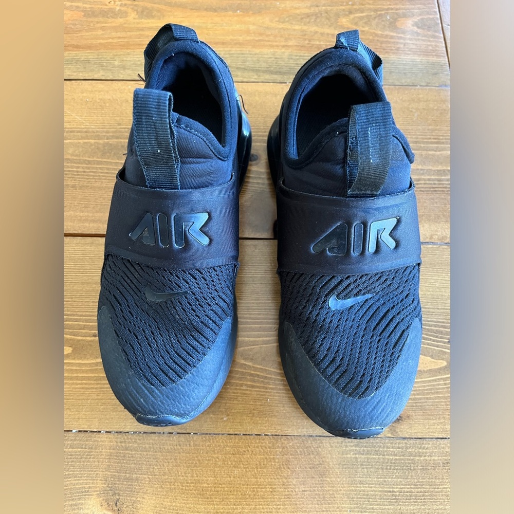 Boys Nike size 1Y sneakers